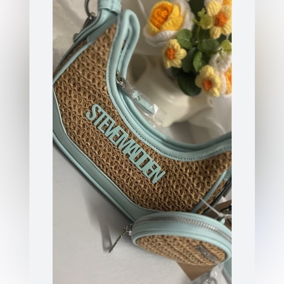 STEVE MADDEN
Bdaryll Shoulder Bag with Adjustable Strap - Picture 8 of 11